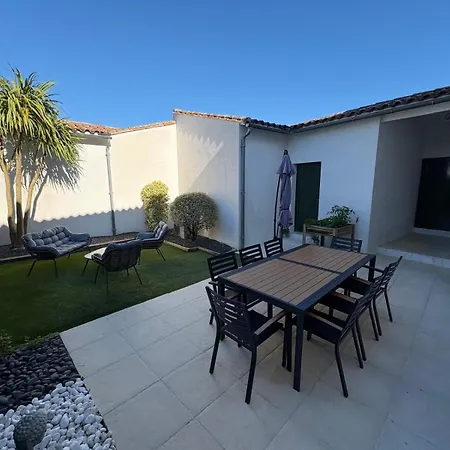 Holiday home Charmante Maison De Gros-jonc